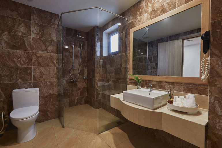 Bathroom 7
