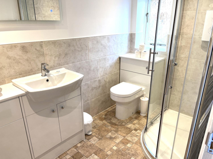 Bathroom 5, Bridge Farm Holiday Cottages, Worcestershire