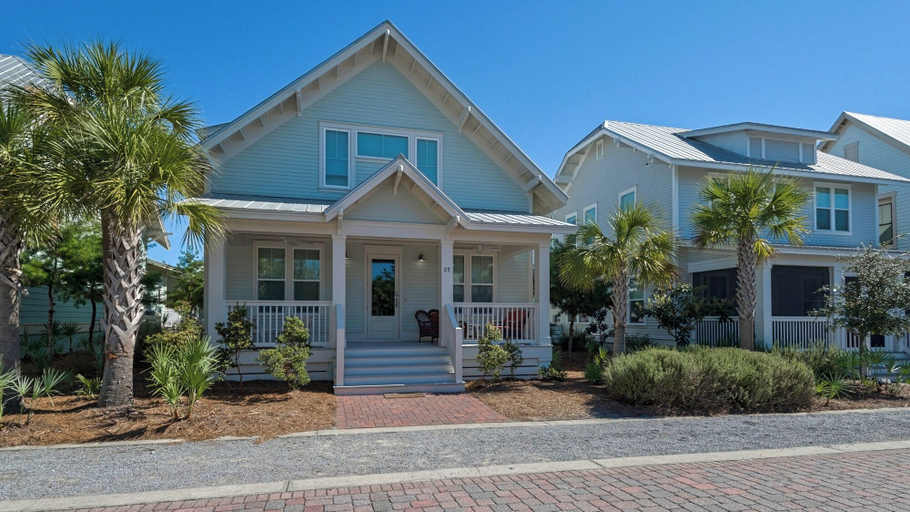 Exterior & Views