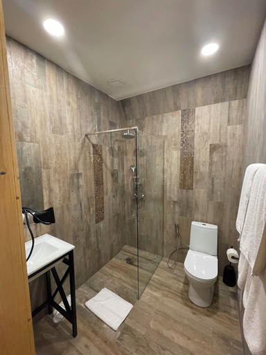 Bathroom 3, KiroviTun