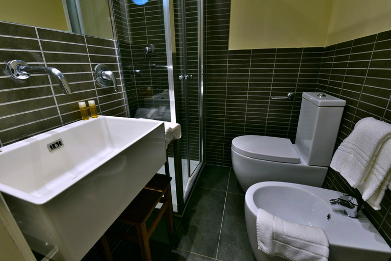 Bathroom 12