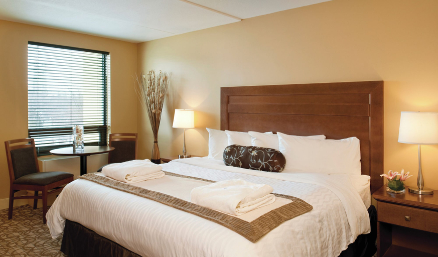Bedroom 3, Temple Gardens Hotel & Spa, Division No. 7