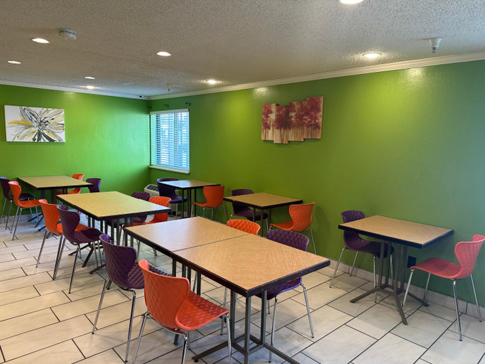 Food & Drinks 5, La Quinta Inn By Wyndham Omaha Southwest, Douglas