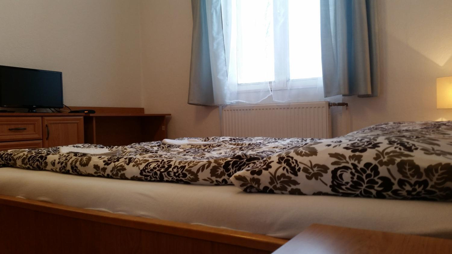Others 5, Baro Eotvos Lorand Menedekhaz, Szentendre