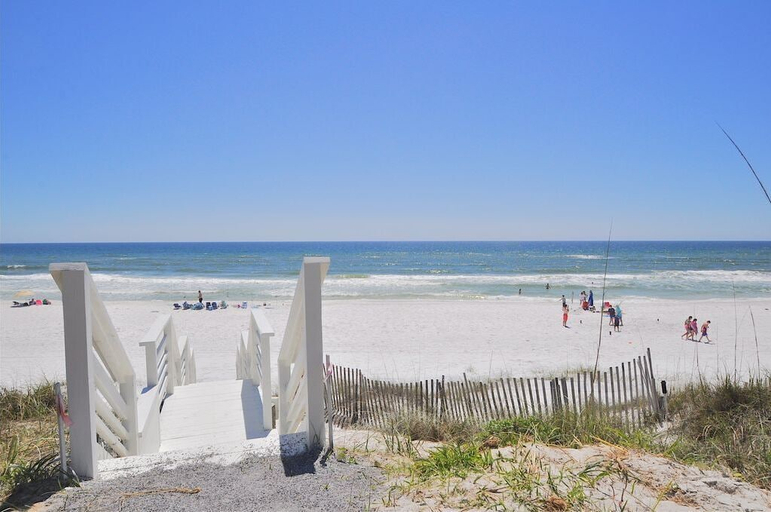 Others 3, Sleep up to 20 - 2 Homes Side by Side - Gated Community w/ Community Pool!, Walton