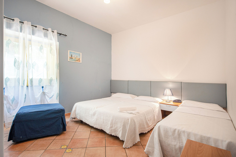 Others 5, Hotel Solcalante, Napoli