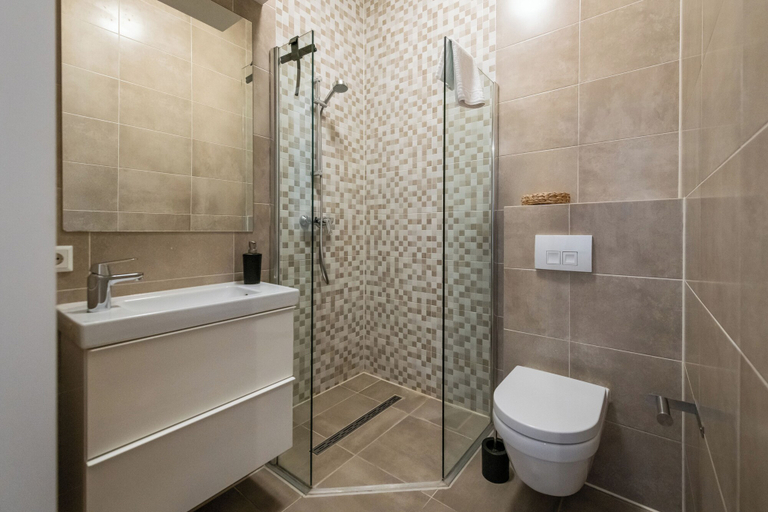 Bathroom 3, Aparthotel North, Amsterdam