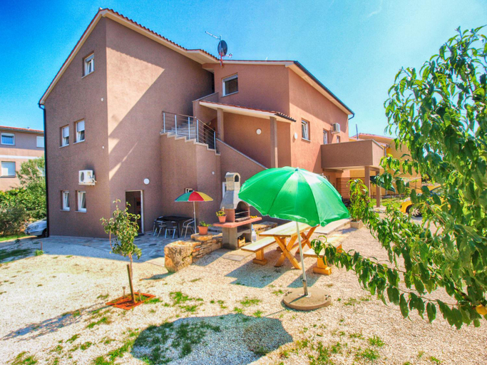 Others 4, Apartments Biljana 1480, Ližnjan