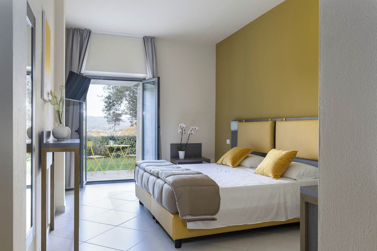 Bedroom 3, Tuscasì Aparthotel, Siena