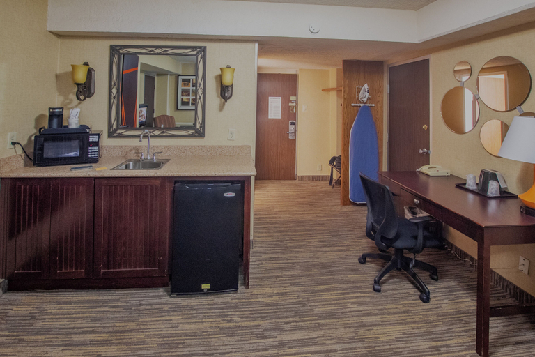 Others 4, Hotel 505, Bernalillo