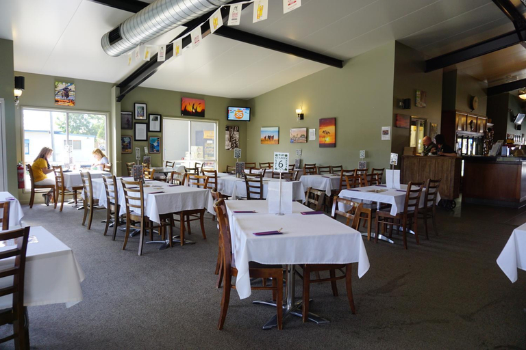 Food & Drinks 4, Dooley's Tavern & Motel Springsure, Bauhinia