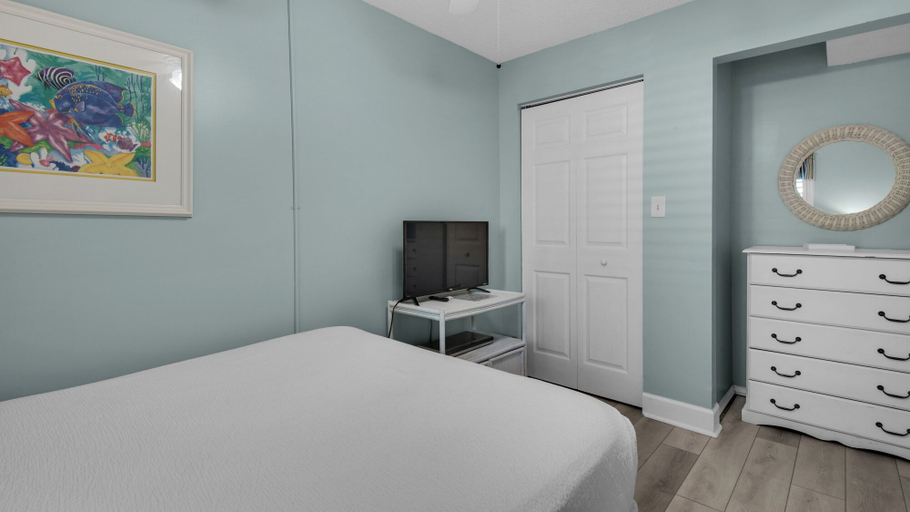 Bedroom 3, Gulf-front 3BD Condo - 2 Gulf-front Pools, Private Beach Access, Bay