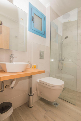 Bathroom 5, Akrotiri, Ionian Islands