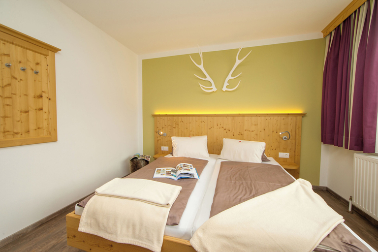 Bedroom 4, Comfort Hotel Garni Landhaus Gitti, Zell am See