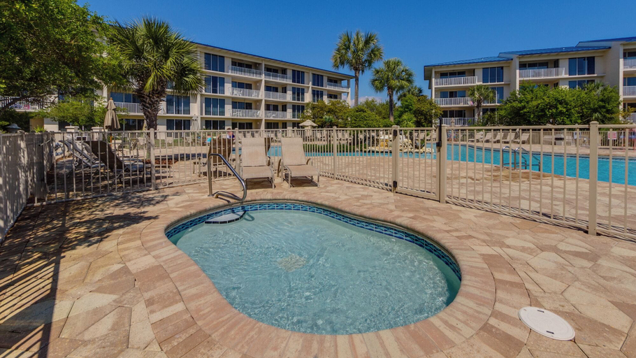 Sport & Beauty 5, 1st Floor Gulf Side- Lagoon Pool- Beach Chair Setup, Walton