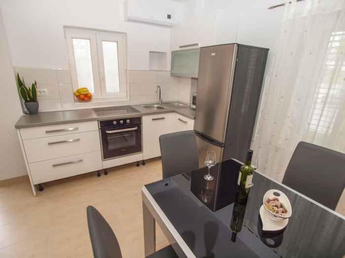 Others 5, Apartments Karlo, Makarska