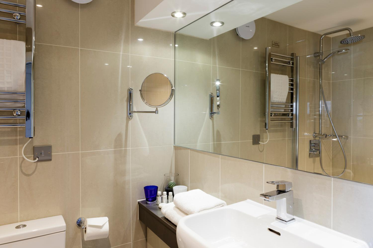 Bathroom 3, Tewkesbury Park, Gloucestershire