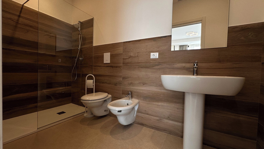 Bathroom, Puglia Promenade Apartment 4, Bari