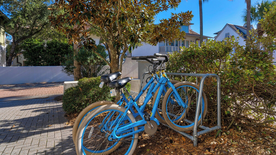 Others 5, Gulf Side and 2 Minutes to the Beach w/ Private Pool + Beach Chairs & Bikes, Walton