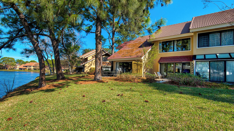 1/2 Mile to the Beach at Sandestin + Pool: Lake Views at Beachwalk Villas, Walton