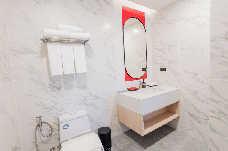 Bathroom 12