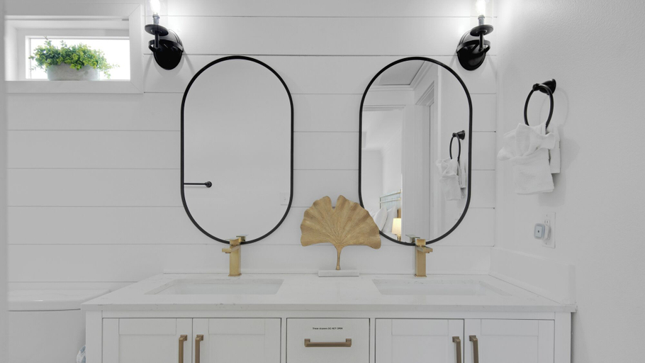 Bathroom 4, Fully Updated Beach Retreat; Minutes to Eastern Lake & Beaches, Walton