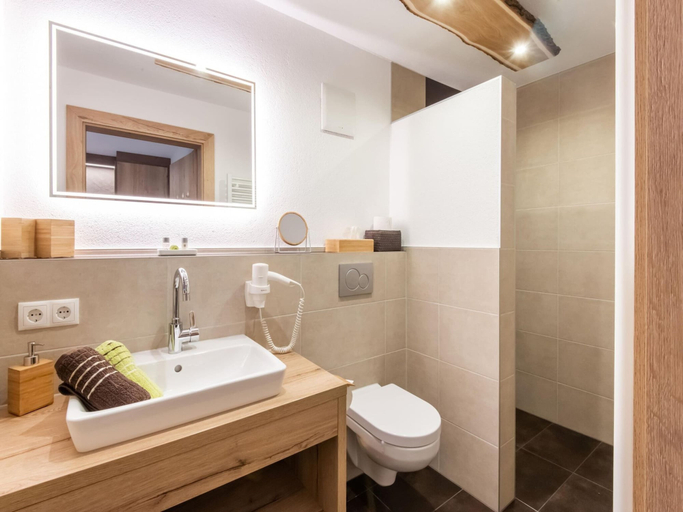 Others 2, Apartment in Umhausen With Garden and Barbecue, Imst