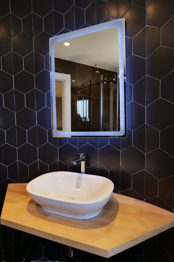 Bathroom 5, Hotel Teuta, Sarandës