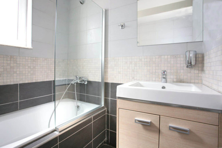 Bathroom 4, Elea apartments, Crete