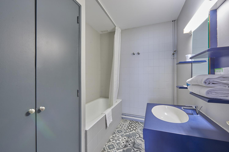 Bathroom 3, L'Oree du Bois, Pyrénées-Orientales
