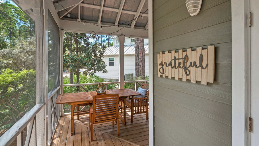 Others 4, Close to the Beach & Close to the Pool, Walton
