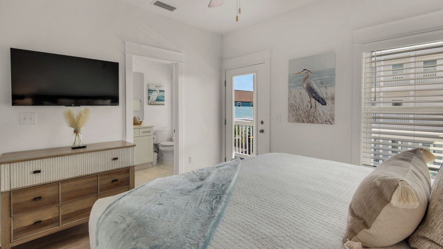 Bedroom 2, Spacious 4BR With 2 Master Suites, Golf Cart, .3 Miles to Beach - Sleeps 15, Walton