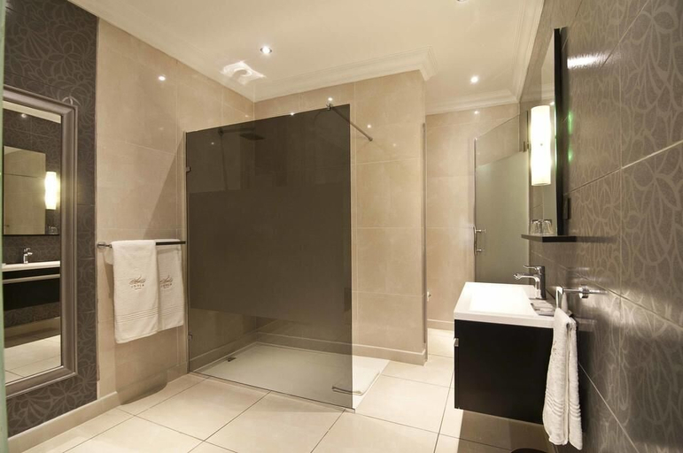 Bathroom, Alheri Royal Apartment, AbujaMun