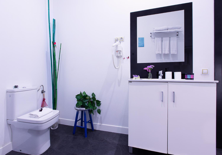 Bathroom 2, Amra Barcelona Caspe, Barcelona