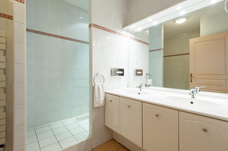Bathroom 4, Residhotel Golf Grand Avignon, Vaucluse