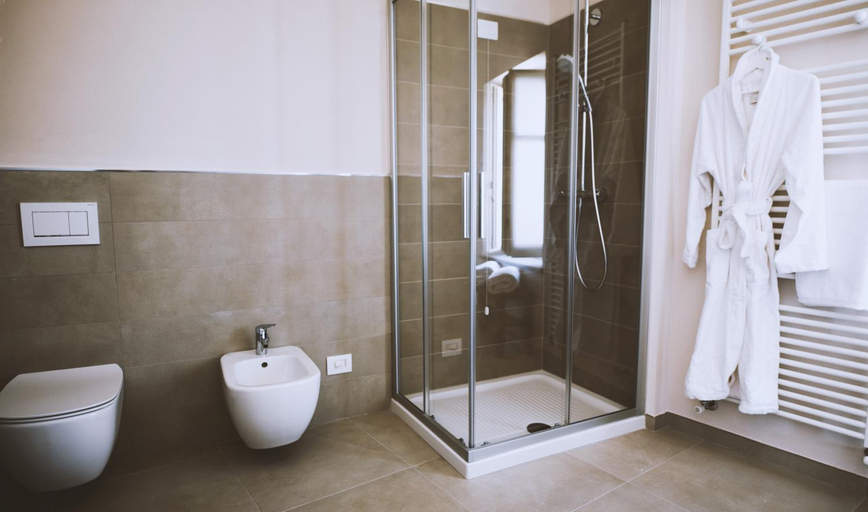 Bathroom 4, Moonfra, Asti