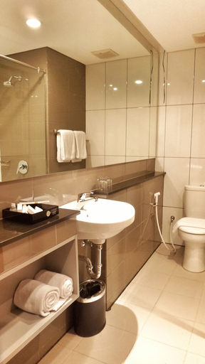 Bathroom 3, Ivory Hotel (ex Ivory by Ayola Hotel), Bandung