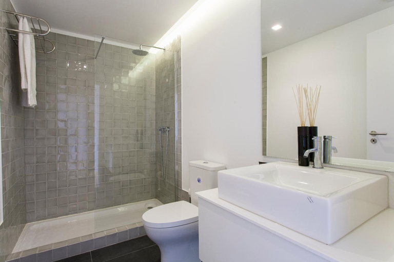 Bathroom 3, Castelo Picao Apartments, Lisbon