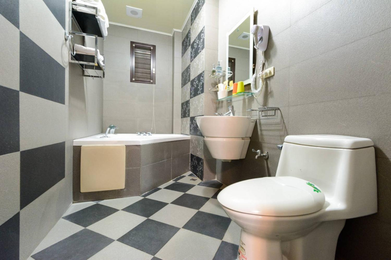Bathroom 5, Seven Dwarfs Travel Stack, Nantou