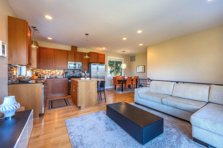 Living area 4, Bluff View 3 Bedroom Home by RedAwning, Hood River