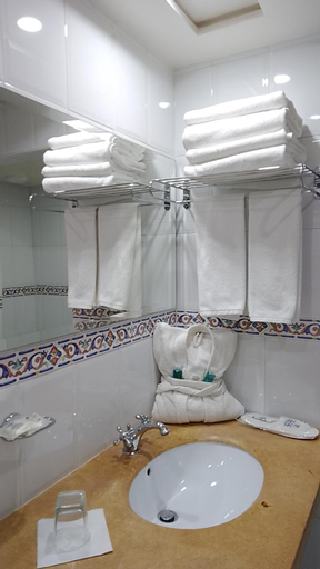 Bathroom 7