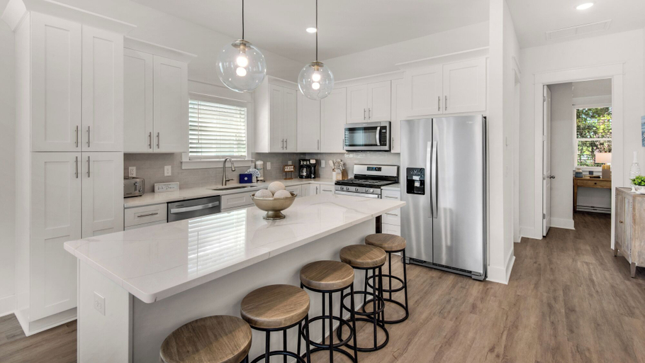 Others 5, Spacious 4BR With 2 Master Suites, Golf Cart, .3 Miles to Beach - Sleeps 15, Walton