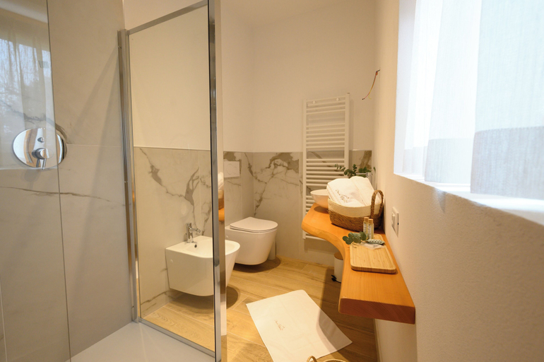 Bathroom 2, ILLASI DREAM ROOMS, Verona