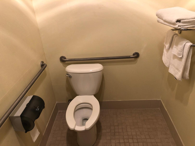 Bathroom 4, Super 8 by Wyndham Plover Stevens Point Area, Portage