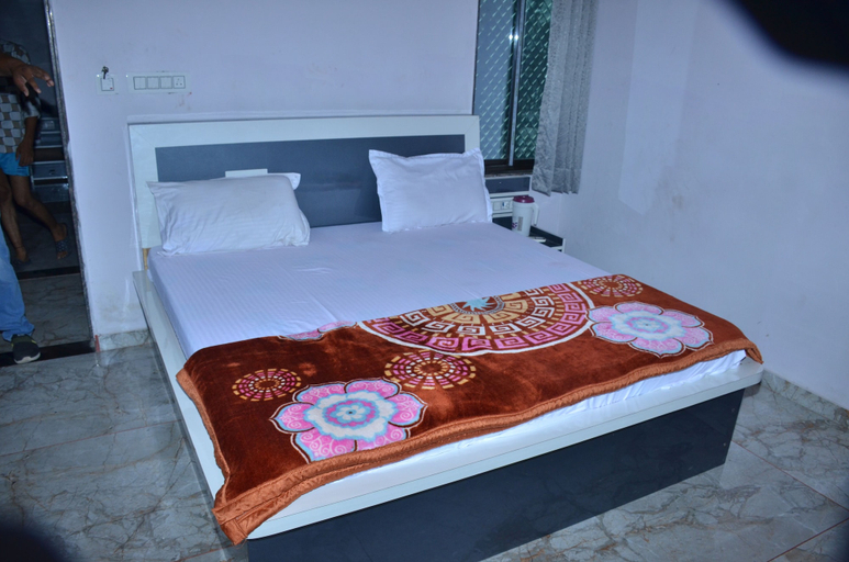 Bedroom 2, Girdhar Sanwaria Palace, Sikar