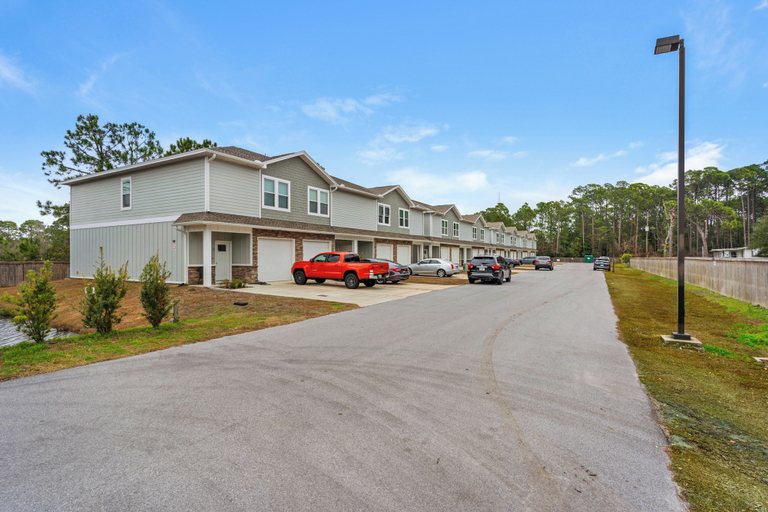 Exterior & Views 2, 3BR Home /beach Access/spacious Deck/zoo Across, Bay