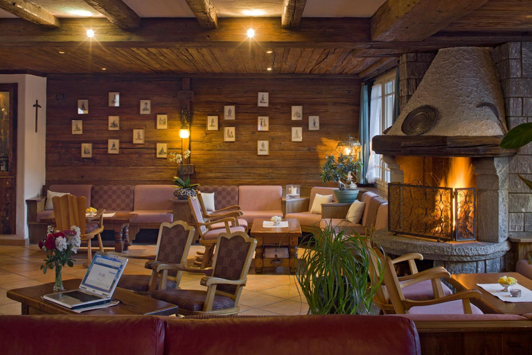Public Area 2, Annex Antika, Visp