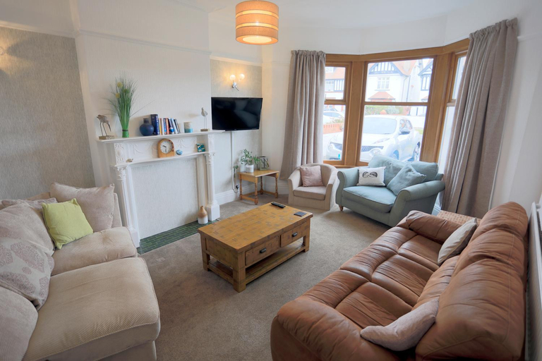 Others 4, Ashdale Guest House, Conwy