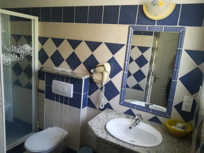 Bathroom 2, Residence Marina Di A Testa, Corse-du-Sud
