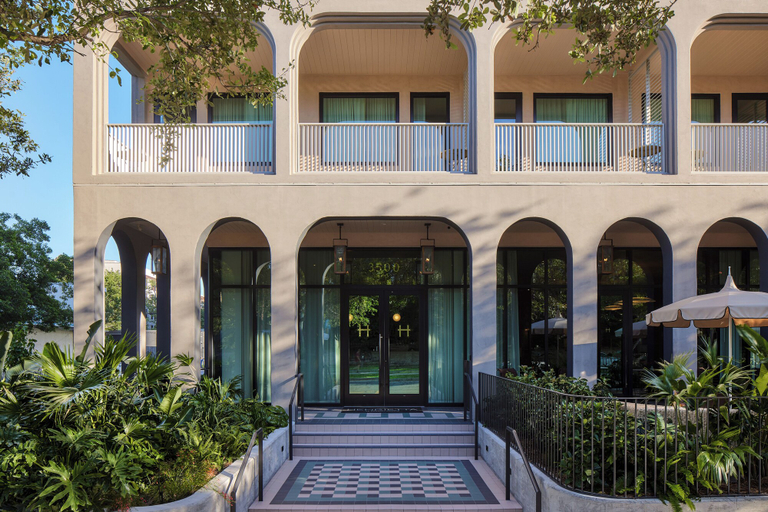 Exterior & Views